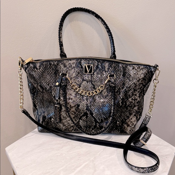 🔥NWOT Victoria Secret Black and Gray Snake Print Shoulder Bag🔥 - Picture 1 of 10